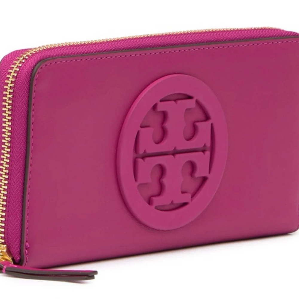 NWT Tory Burch Charlie Zip Continental Wallet in Party Fuchsia